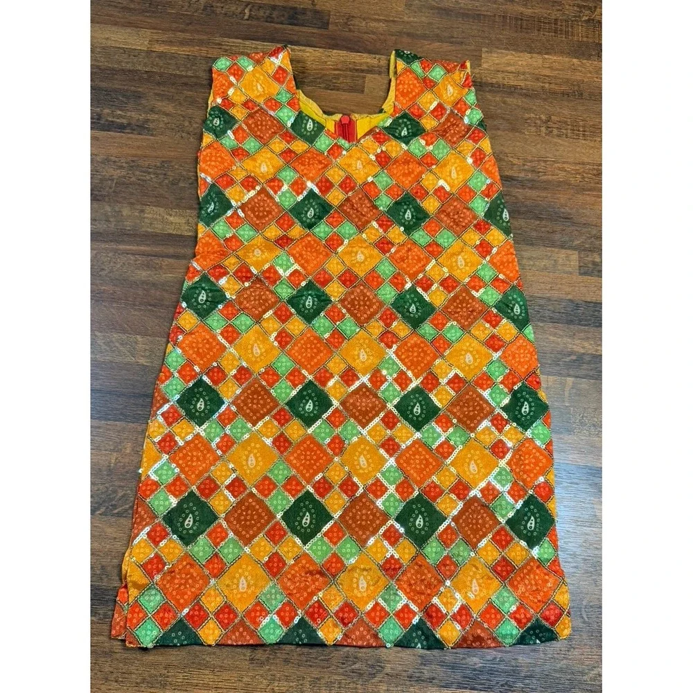 Groovy fun Diamond Pattern above the knee dress, retro vibe.  Size 2/3. Photofun